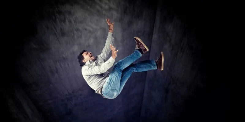 Tổng quan về giấc mơ thấy rơi từ trên cao